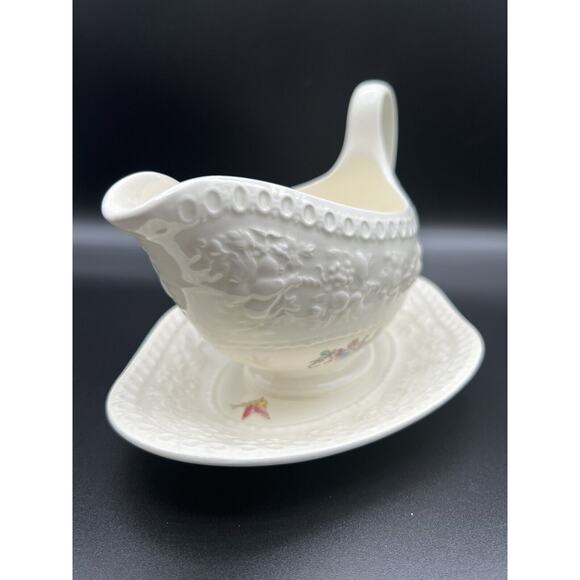 Wedgwood Montreal Gravy Boat w Attached Underplate Discontinued Made in England - Picture 7 of 11